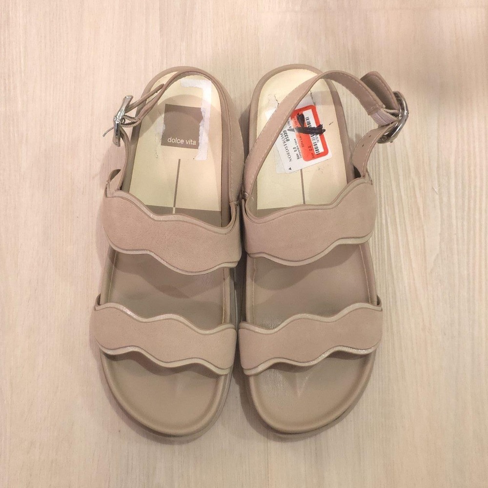 Dolce Vita cream & tan sandals size US 8